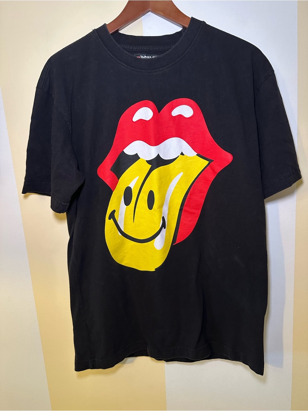 Smiley Market Rolling Stones Black Graphic Tee Mens M Chinatown Market